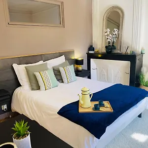 appartement-au-coeur-de-la-cite-medievale.hotels-rhonealpes.com/